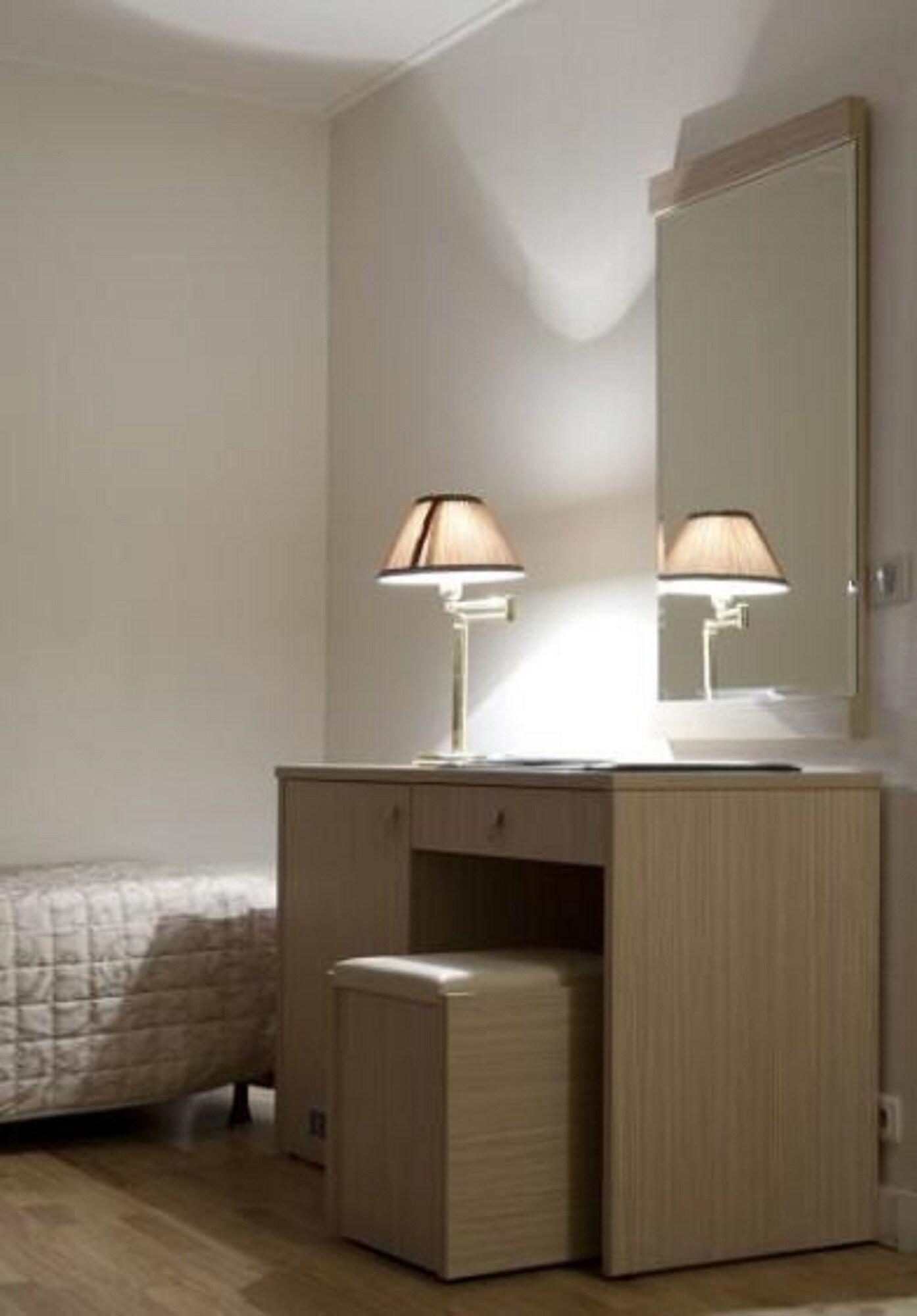 Hotel Lebron Paris Bagian luar foto