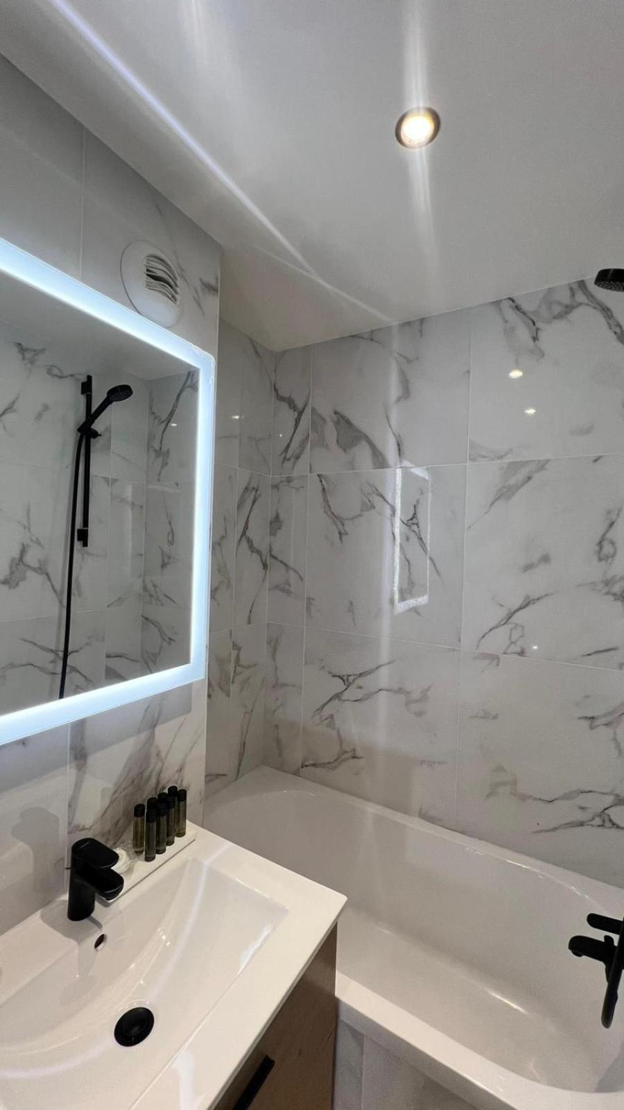 Hotel Lebron Paris Bagian luar foto
