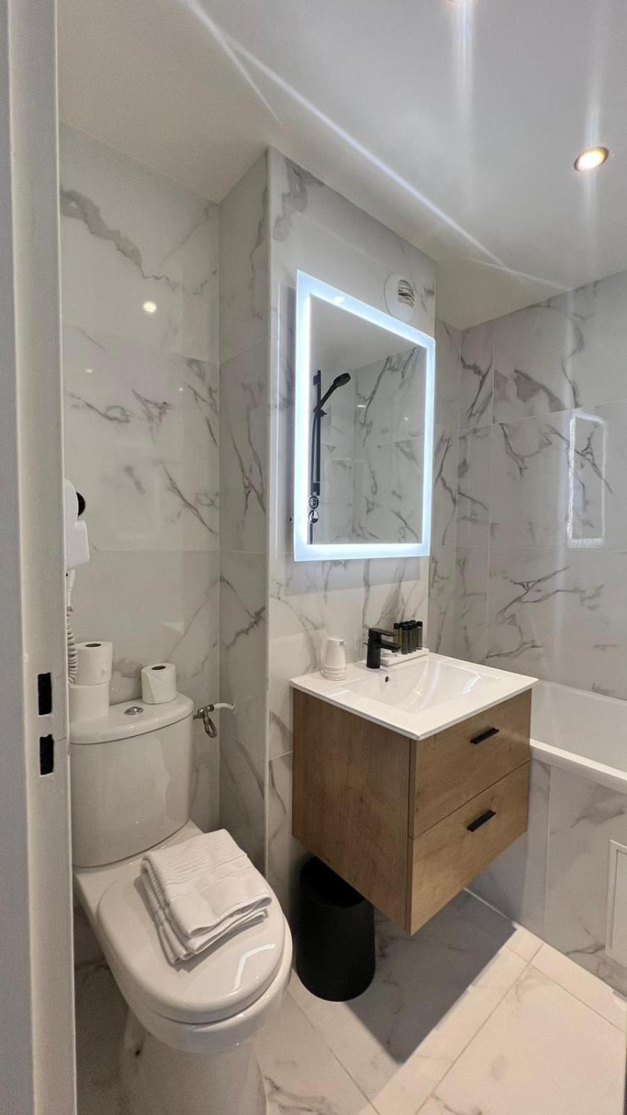 Hotel Lebron Paris Bagian luar foto
