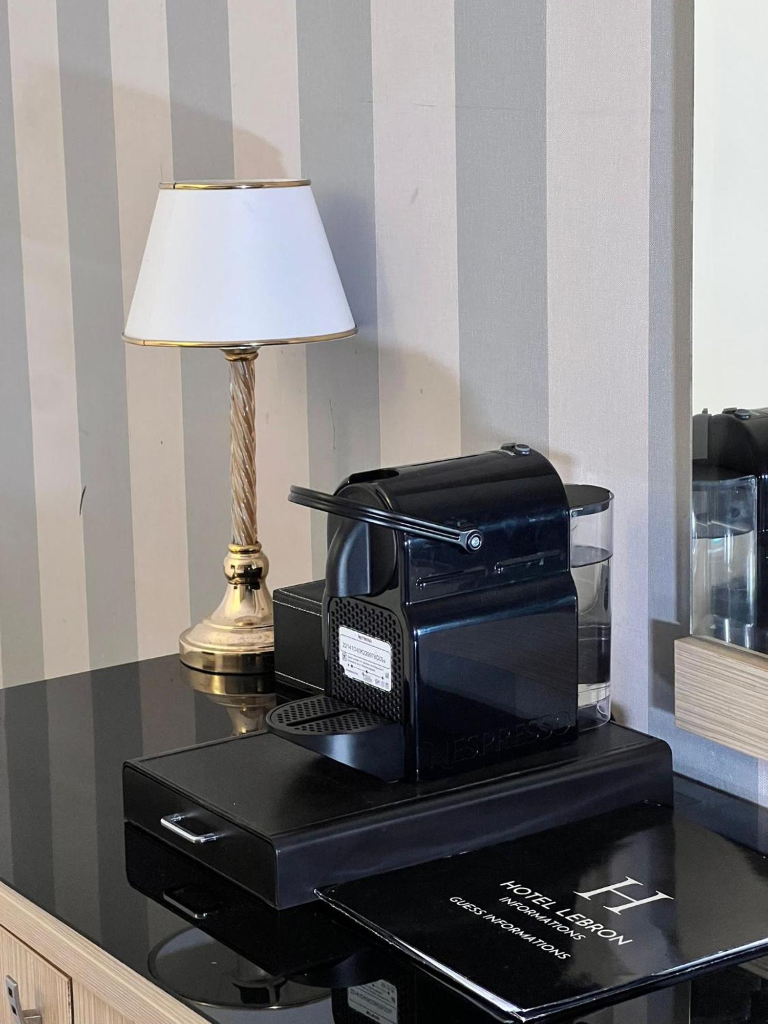 Hotel Lebron Paris Bagian luar foto